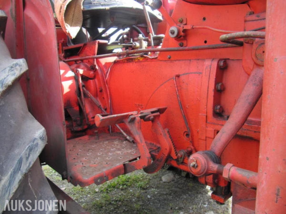 1967 Nuffield 342 traktor med laster